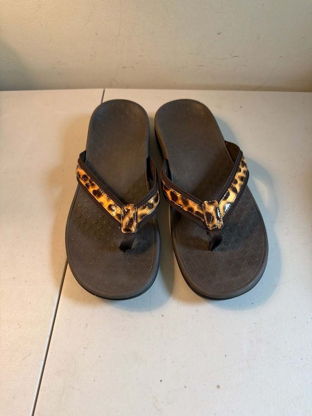 Vionic Tide II Leopard Print Orthotic Flip Flop Sandals Size 10